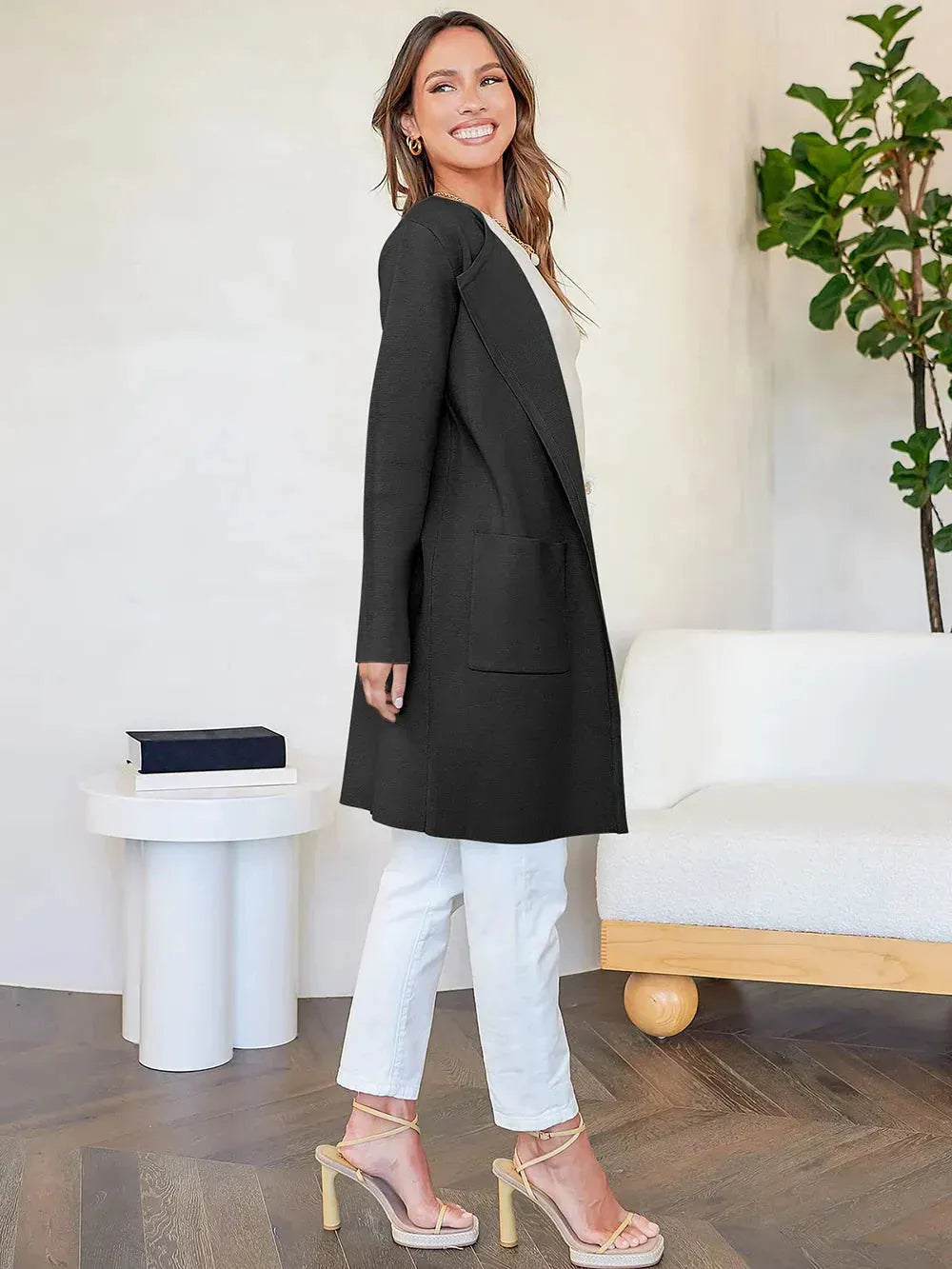 Elegant Lapel Coat in Soft Wool Blend for Women - Stylish Outerwear for Casual and Formal Occasions