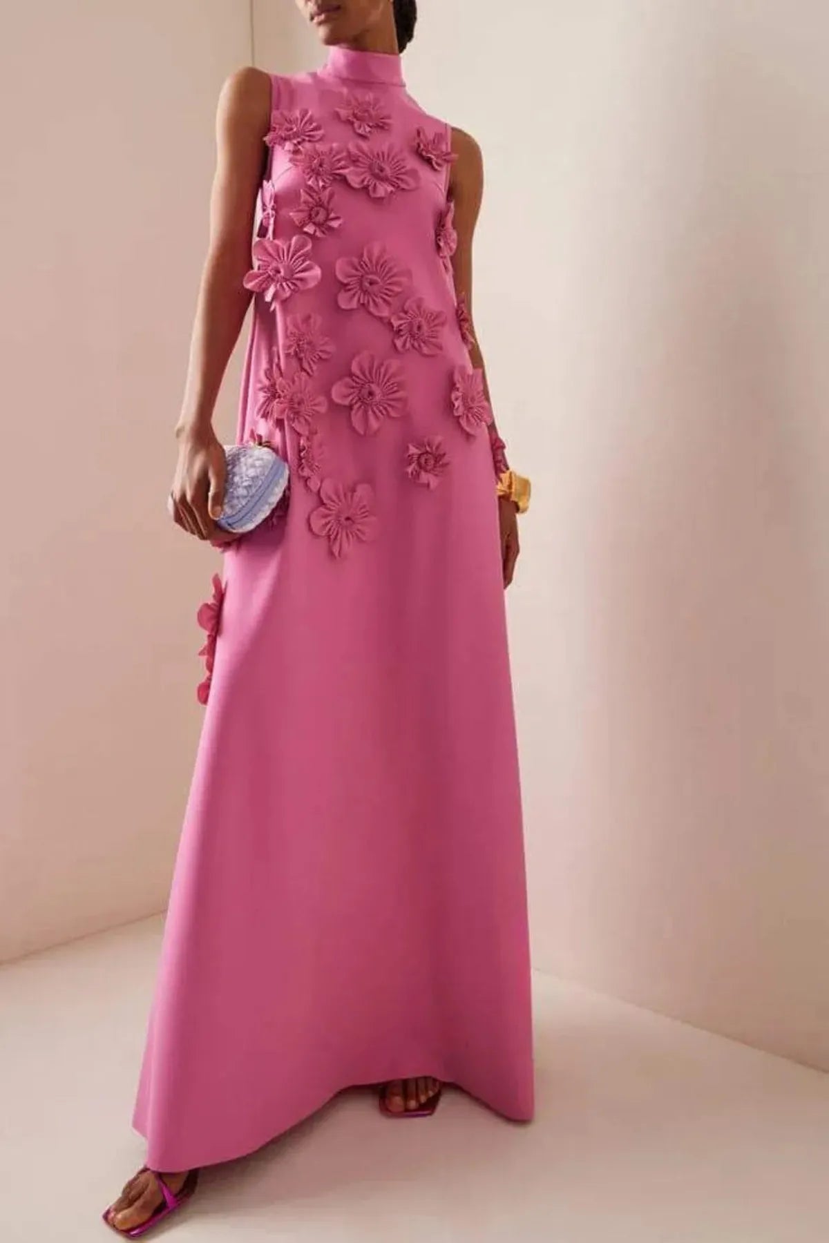 Flower Embellished Sleeveless Maxi Dress for Summer Evening Events - Elegant Floral Design in Lightweight Fabric