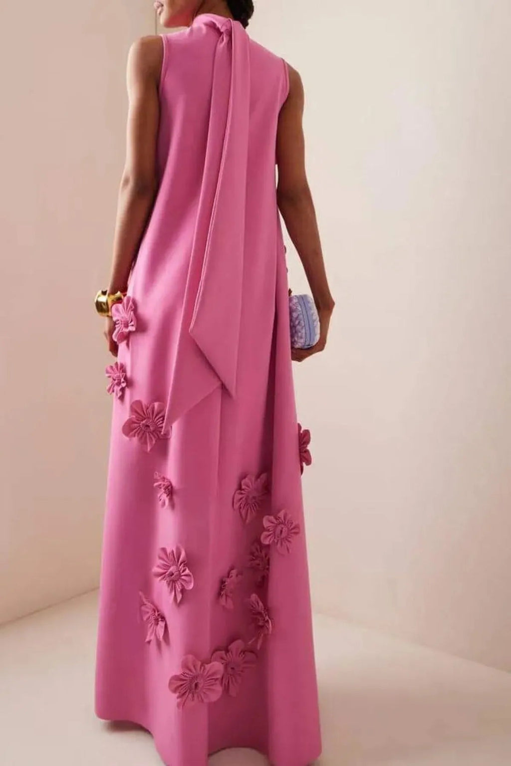 Flower Embellished Sleeveless Maxi Dress for Summer Evening Events - Elegant Floral Design in Lightweight Fabric