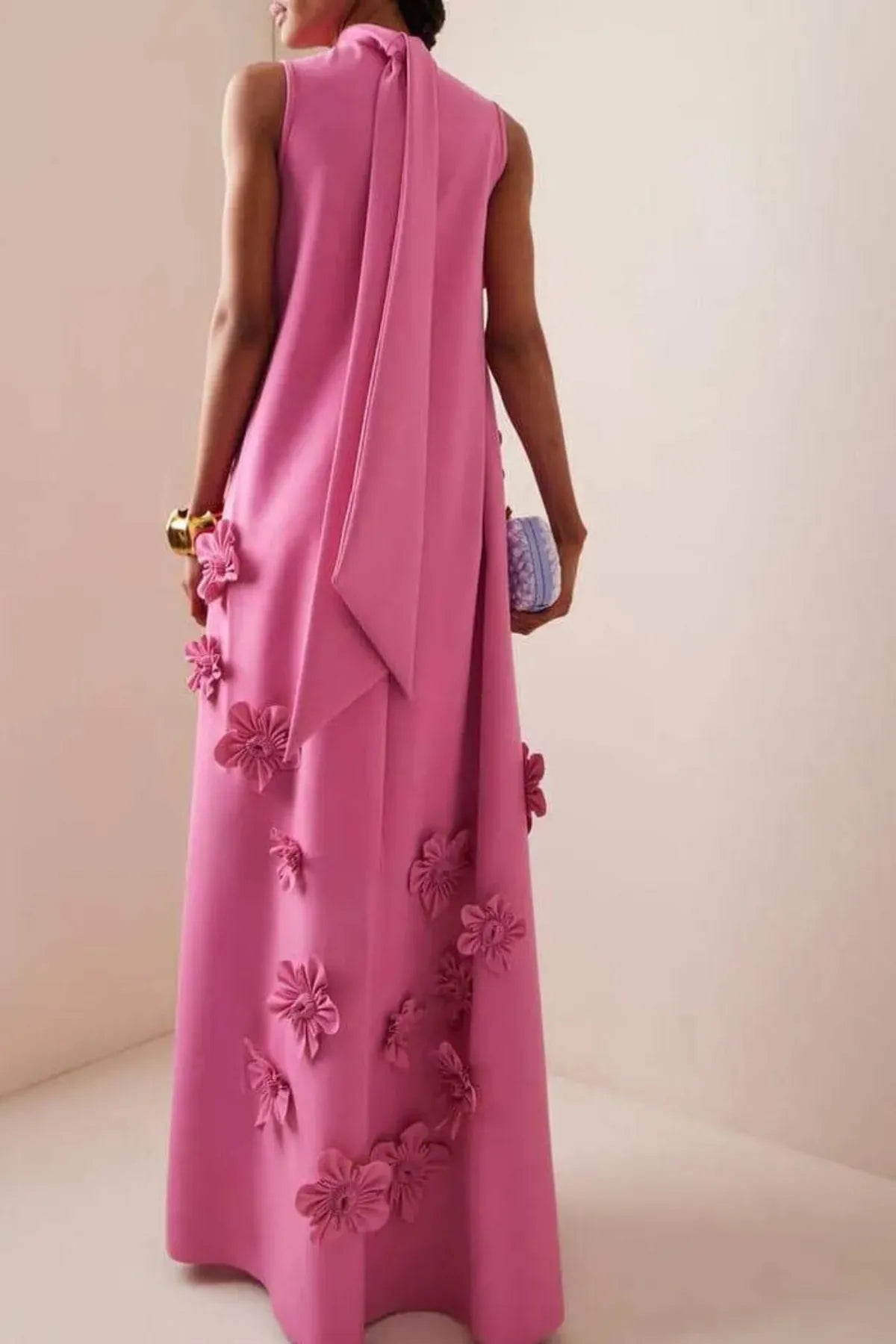 Flower Embellished Sleeveless Maxi Dress for Summer Evening Events - Elegant Floral Design in Lightweight Fabric
