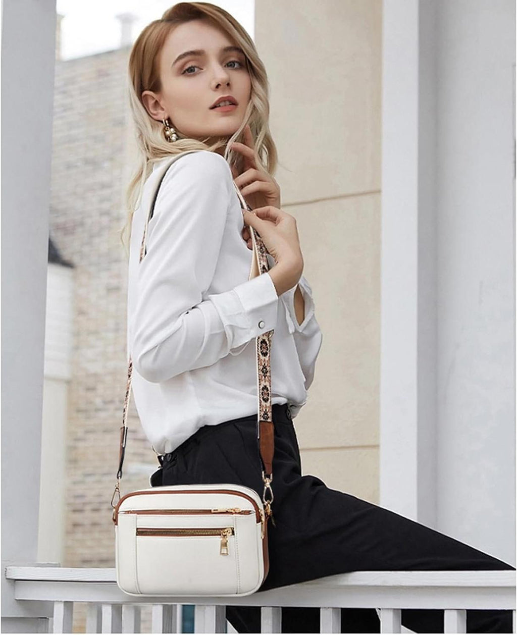 Leather Shoulder Bag - Elegant Design for Everyday Use - Refined Style and Versatile Functionality