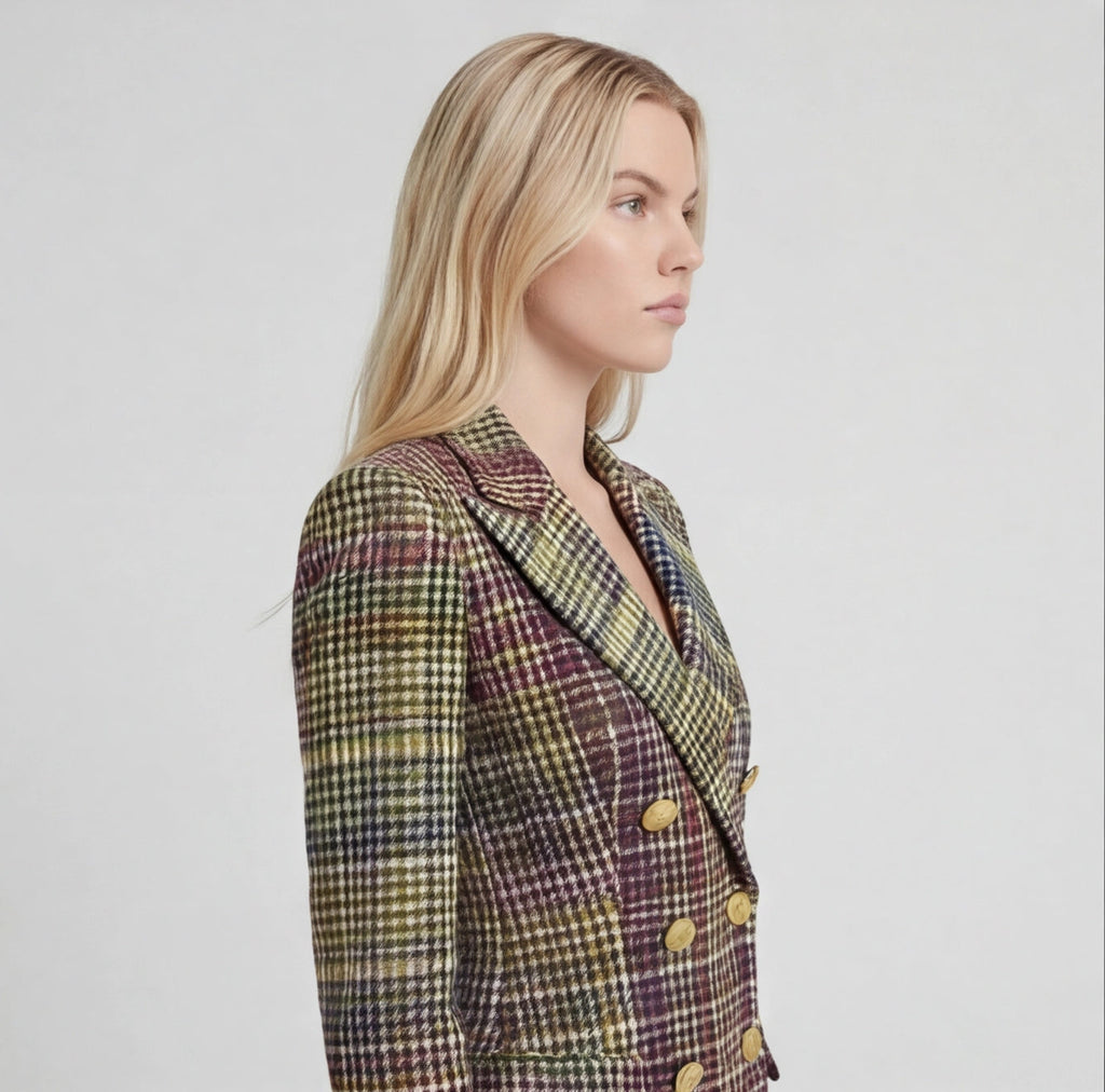 Luxe Women's Suit in Soft Fabric - Elegant Business Attire for Professional Wear