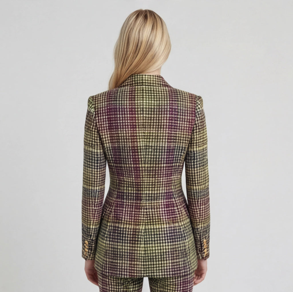 Luxe Women's Suit in Soft Fabric - Elegant Business Attire for Professional Wear