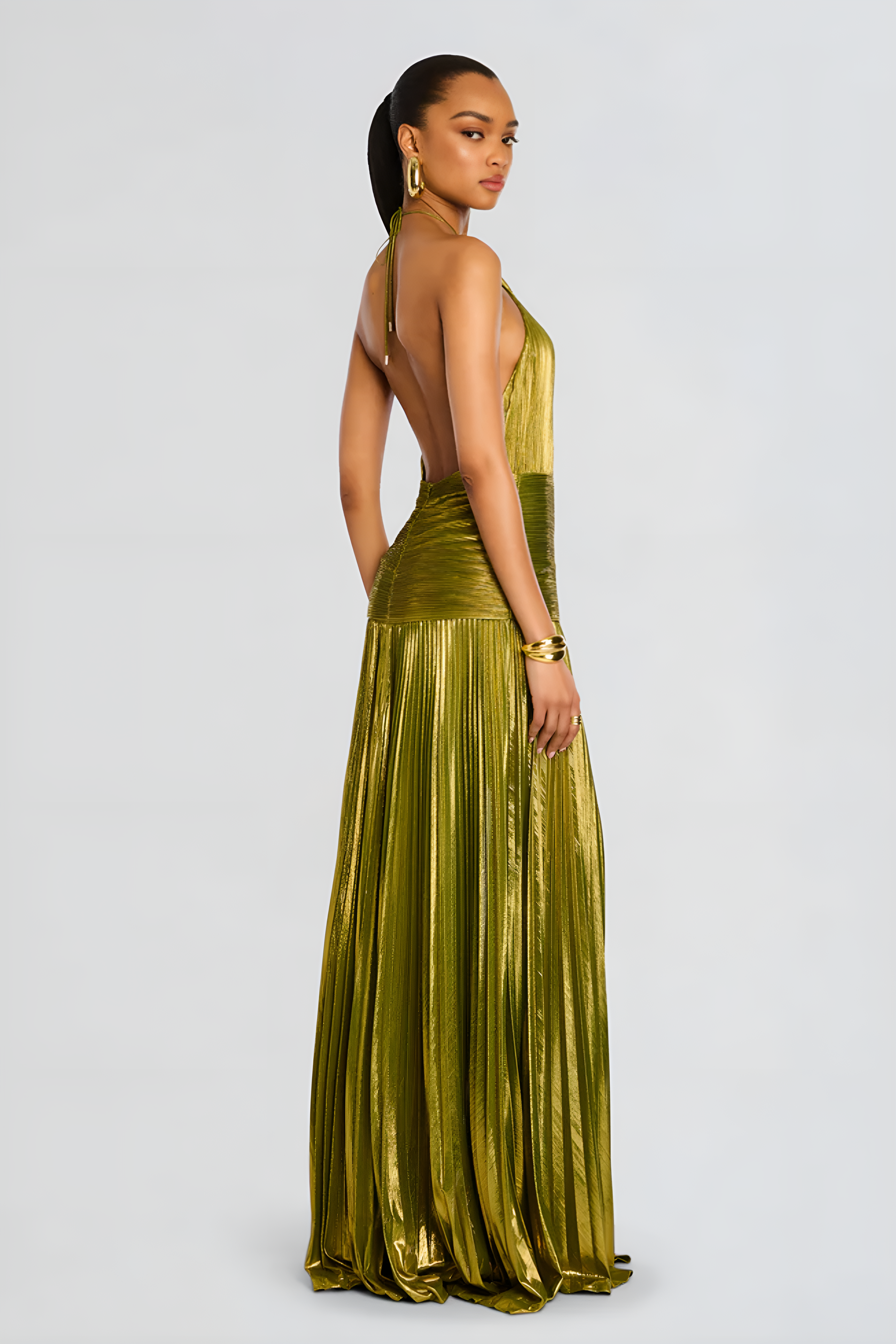 Metallic Halter Neck Pleated Maxi Dress for Evening Events and Formal Occasions